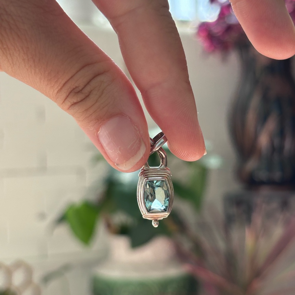 STERLING SILVER PENDANT: Blue Topaz